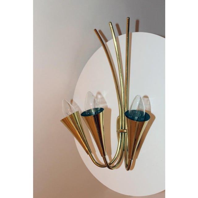 This wall lamp has three brass arms with E14 sockets and a wooden base for mounting. European Plug (up to 250V).The wiring...