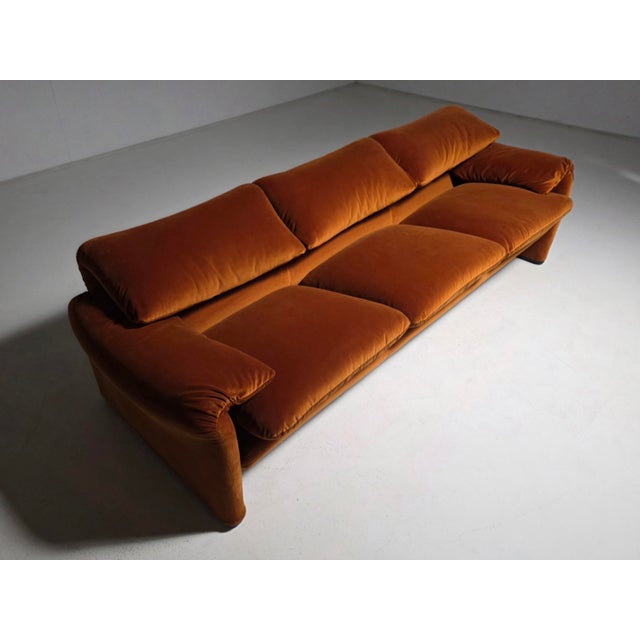 Cassina Maralunga Sofa in Burned Orange Velvet by Vico Magistretti for Cassina, 1970s For Sale - Image 4 of 12