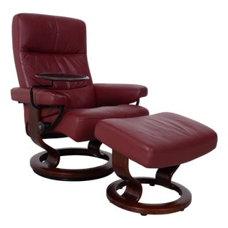 Set of Leather Atlantic Recliner and Ottoman in Red Genuine Leather from Stressless For Sale
