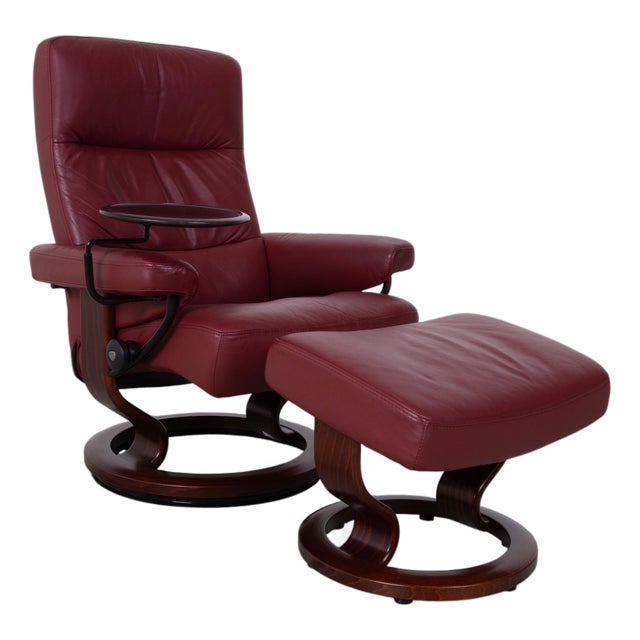 Set of Leather Atlantic Recliner and Ottoman in Red Genuine Leather from Stressless For Sale
