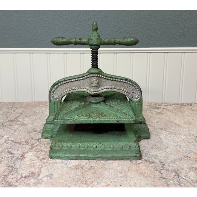 Victorian Antique Victorian Cast Iron Bookbinding Press Screw Nipping Press For Sale - Image 3 of 12