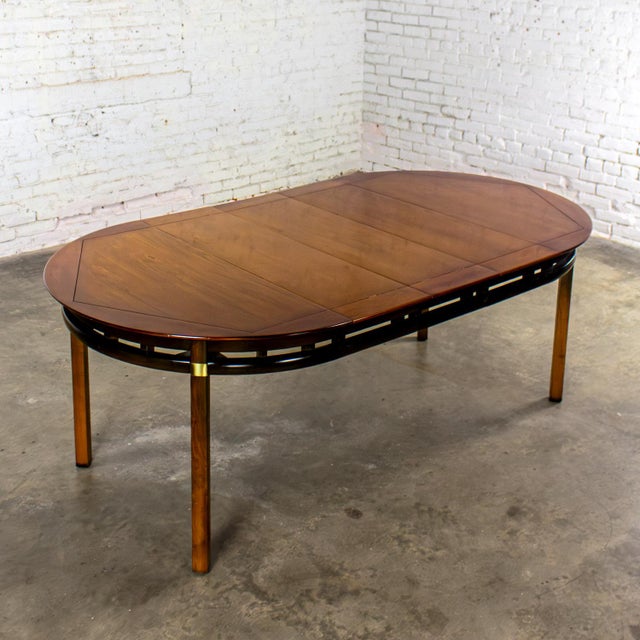 Mid-20th Century MCM to Campaign Style Round to Oval Expanding Dining Table Attributed to Tung Si Collection by Hickory Manufacturing For Sale - Image 18 of 18