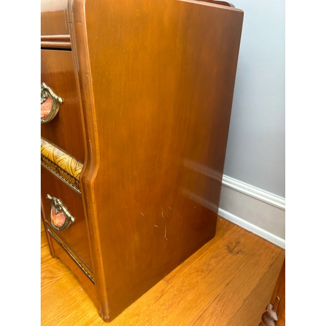 Broyhill 1930s Art Deco Waterfall Vanity With Mirror and Bench - Set of 2 For Sale - Image 4 of 12