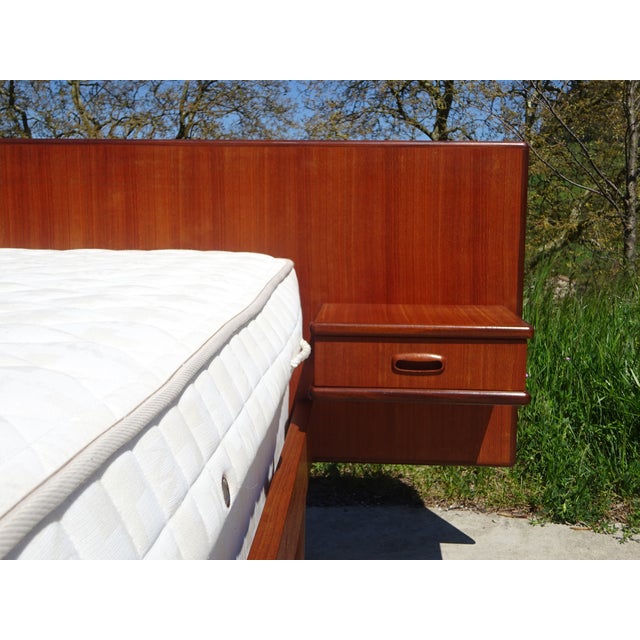 1960s Vintage Teak Bed with Integrated Nightstand, 1960s For Sale - Image 5 of 18