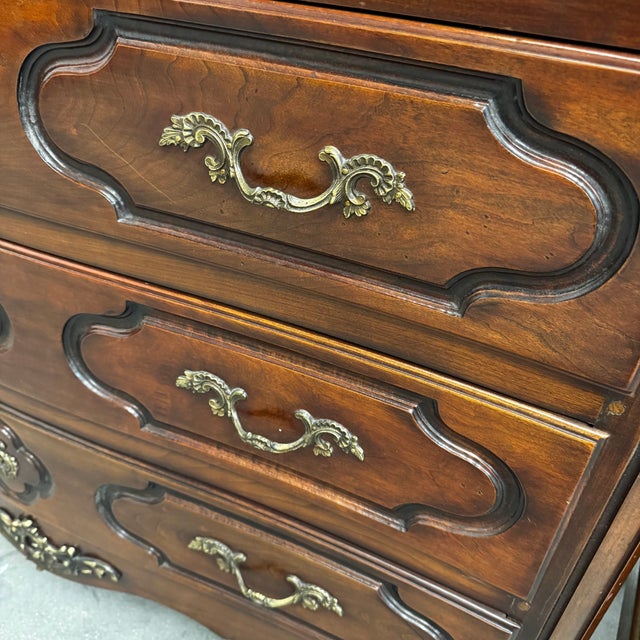 Louis XV Style Chest of Drawers in Walnut and Bronze Mounts, France, 1950 For Sale - Image 3 of 11