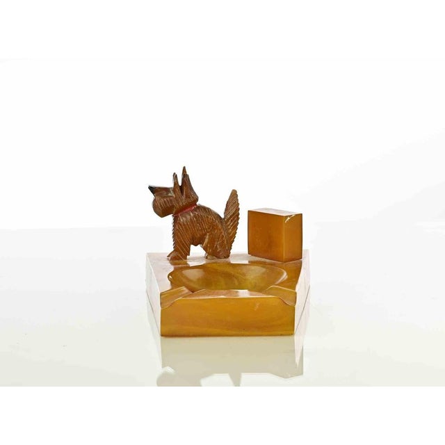 Vintage Amber Bakelite Art Deco Ashtray, realized in 1930s. Excellent condition.