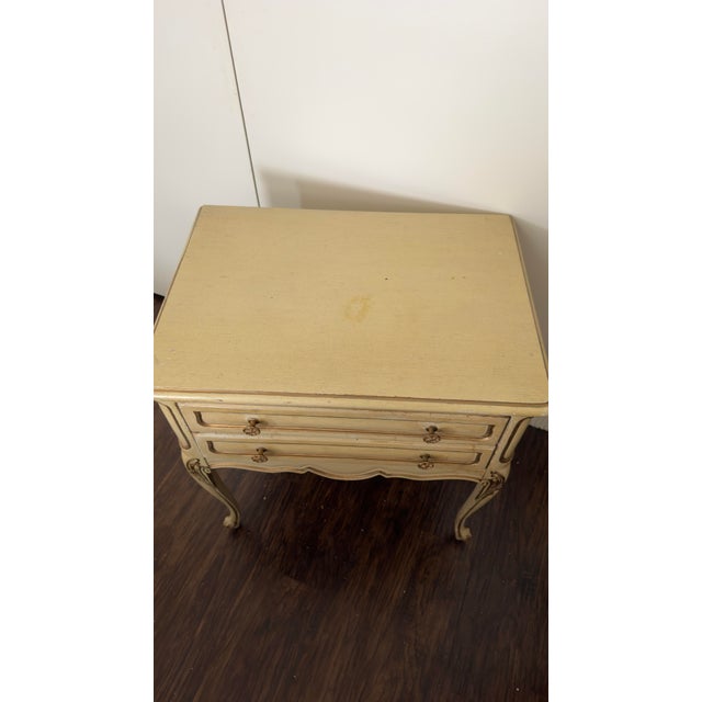 Pair of Vintage White Fine Furniture French Provincial Nightstands (Mebane, Nc) For Sale - Image 9 of 12
