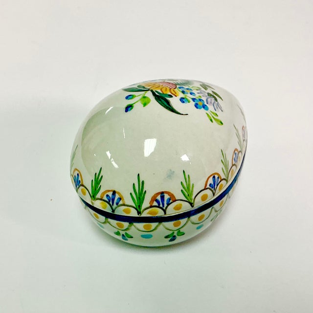 1950s Vintage Mediterranean Portuguese Art Nouveau Porcelain Egg Trinket Box - Easter For Sale - Image 4 of 16