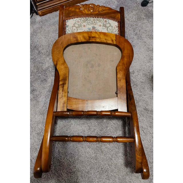 1920s Beautiful Vintage/Antique Victorian-Style Folding Rocking Chair With Needlepoint Tapestry! For Sale - Image 5 of 10