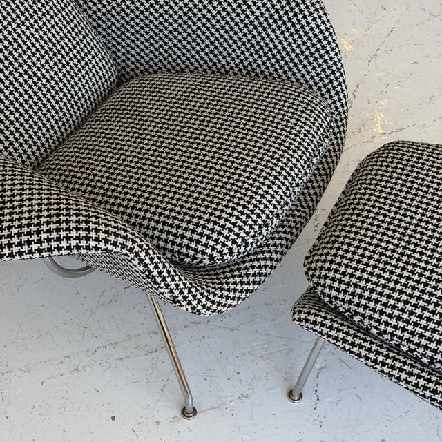Knoll 1970s Womb Chair + Ottoman by Eero Saarinen for Knoll in Houndstooth For Sale - Image 4 of 7