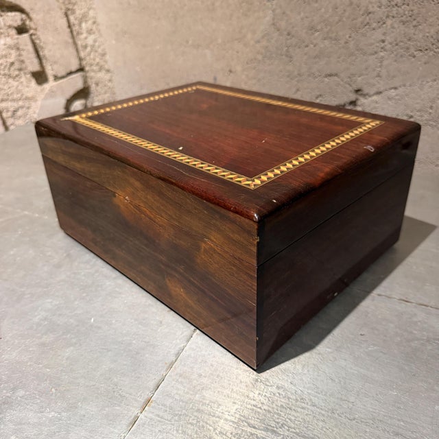 For your consideration, a vintage wood humidor cigar box featuring detailed geometric marquetry inlay around the perimeter...
