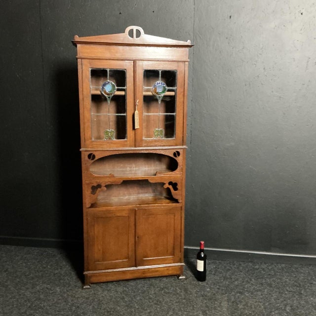 Arts and Crafts Oak Bookcase, 1890s, in Good conditions. Designed 1890 to 1919