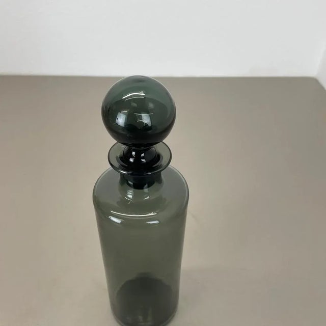 1970s Green Glass Decanter by Saara Hopea for Nuutajärvi Notsjö, Finland, 1970s For Sale - Image 5 of 18