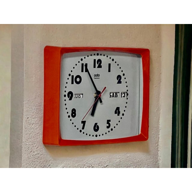Space Age French Wall Clock with Automatic Calendar by Odo, 1970s For Sale - Image 4 of 8