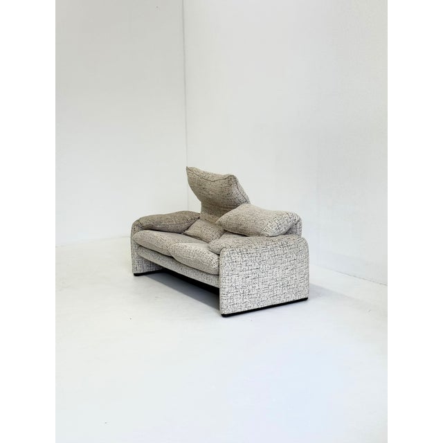 Mid-Century Modern Off-White Maralunga 2-Seater Sofa attributed to Vico Magistretti for Cassina For Sale - Image 3 of 13