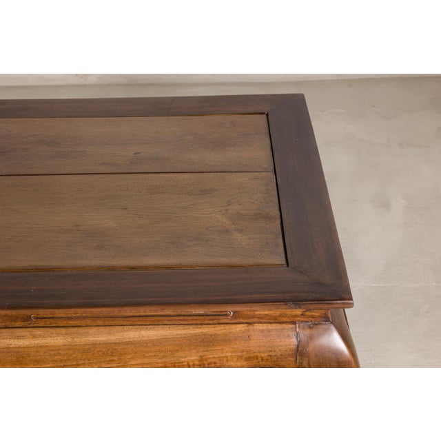 Vintage Chinese Low Kang Two-Tone Elm Coffee Table with Curved Legs For Sale - Image 15 of 18