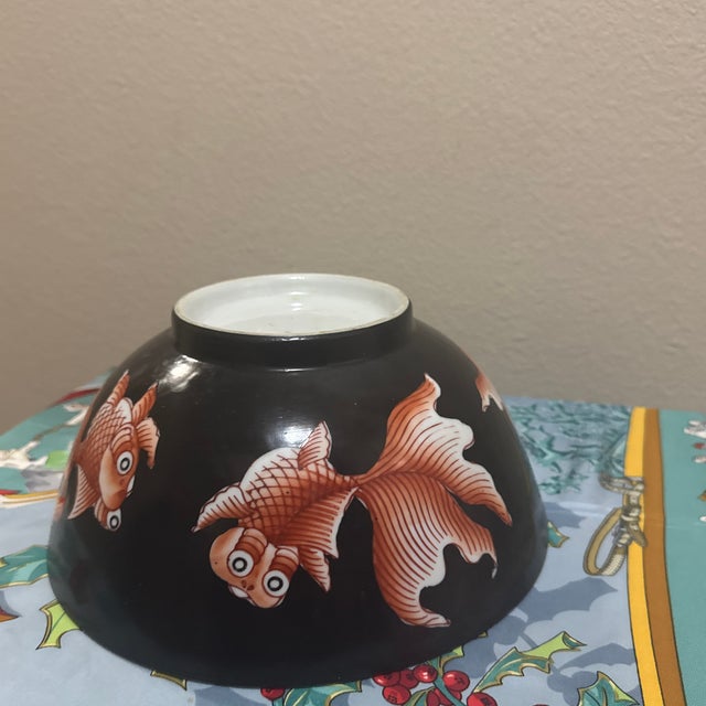 1970s Vintage Chinoiserie Black Porcelain Bowl With Hand-Painted Koi Fish For Sale - Image 5 of 6