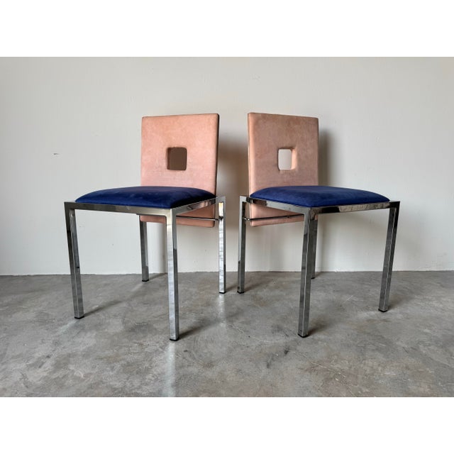 This striking pair of 1980s Italian Postmodern accent chairs by Saporiti showcases an avant-garde design with a sleek...