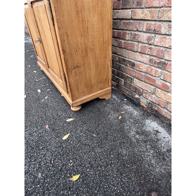 Camel 19th Century English Pine Cupboard For Sale - Image 8 of 12