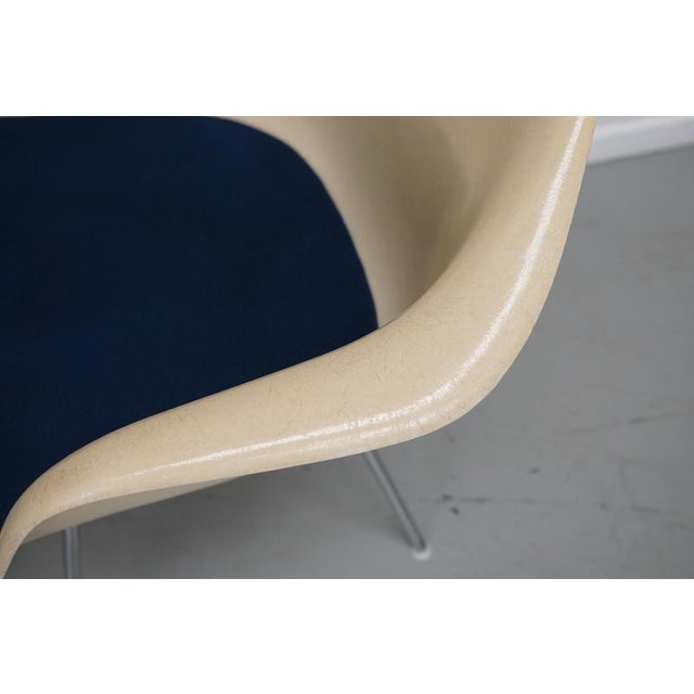 Vintage Parchment Fiberglass Dax Armhairs by Charles & Ray Eames, Set of 3 For Sale - Image 14 of 18