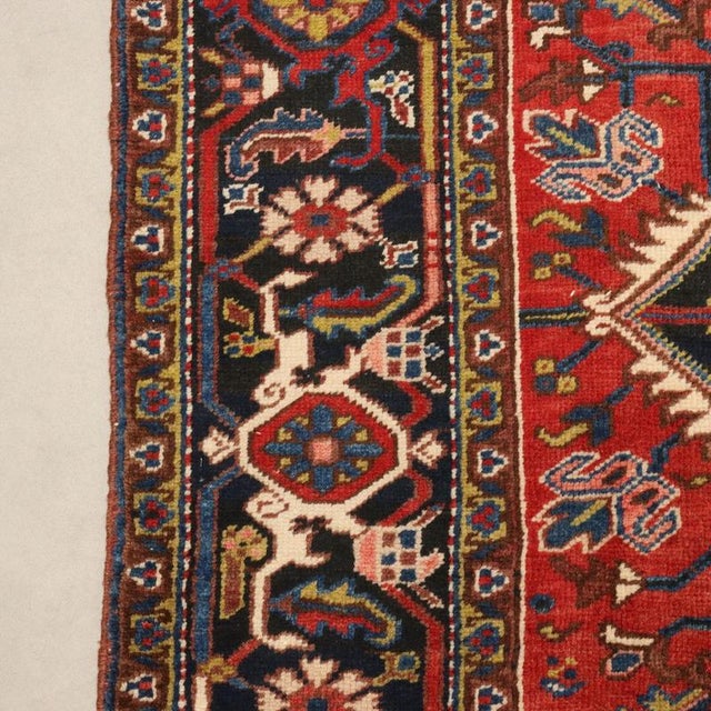 Middle Eastern Heriz Rug in Wool For Sale - Image 6 of 8