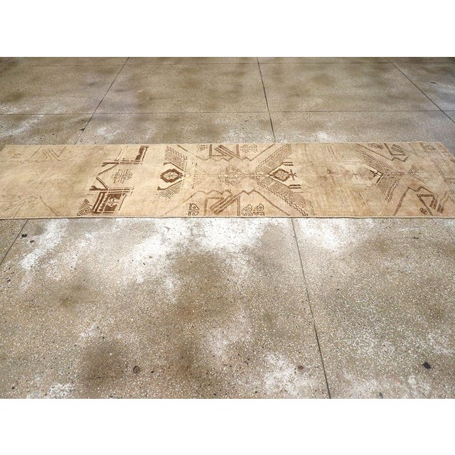 Galerie Shabab Collection Mid-20th Century Turkish Anatolian Runner For Sale In New York - Image 6 of 10