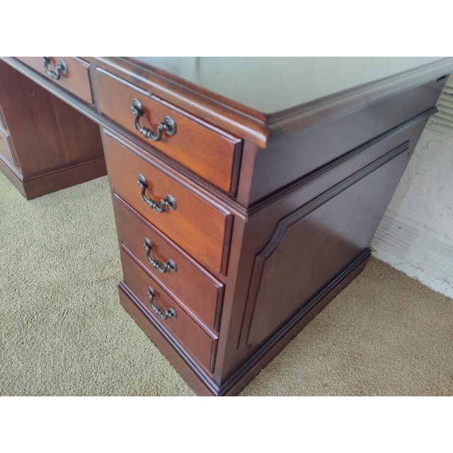 Hooker Leesburg Executive Desk For Sale - Image 14 of 14