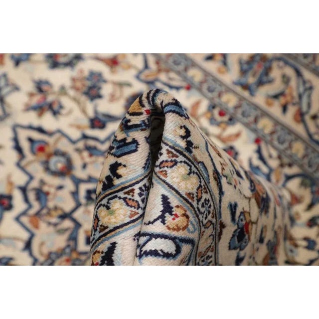 Kashan Rug in Hand-Knotted Wool For Sale - Image 9 of 11