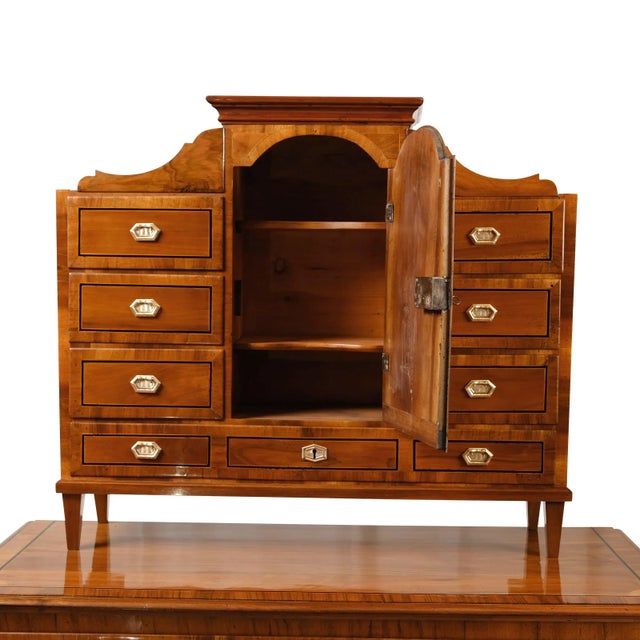German Chest of Drawers in Walnut, 1810 For Sale - Image 4 of 8