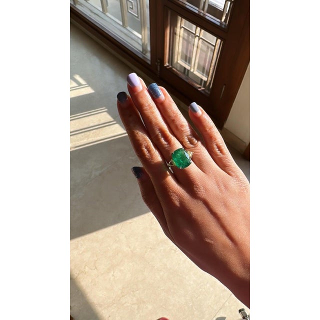 Set in 18k Gold 10.85 Carats Zambian Emerald & Rose Cut Diamonds Engagement Ring, Size 6 For Sale - Image 6 of 9