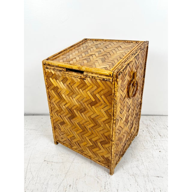 Vintage woven Britan toy box hamper with burnt bamboo trim. Slanted hinged top with bamboo ring handles on sides. A great...