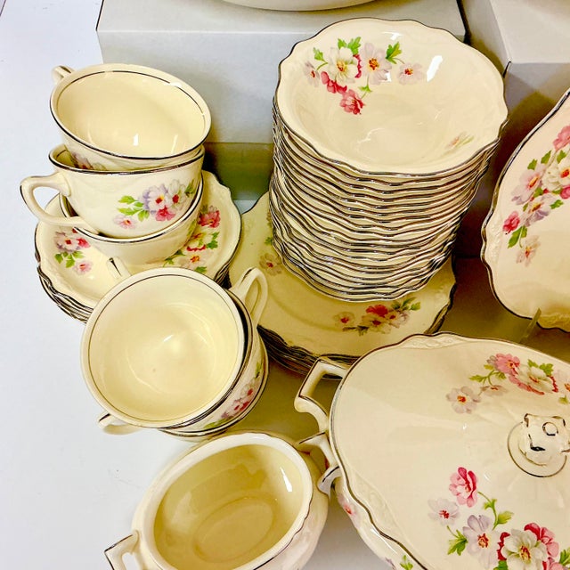 1934 Vintage Hollywood Regency Boho Chic Virginia Rose Dinnerware - Set of 100, Buffet Service for 20 For Sale - Image 13 of 18