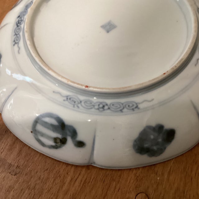 Antique Large Imari Scalloped Porcelain Polychrome Plate With Cherry Blossoms Flowers For Sale - Image 11 of 12