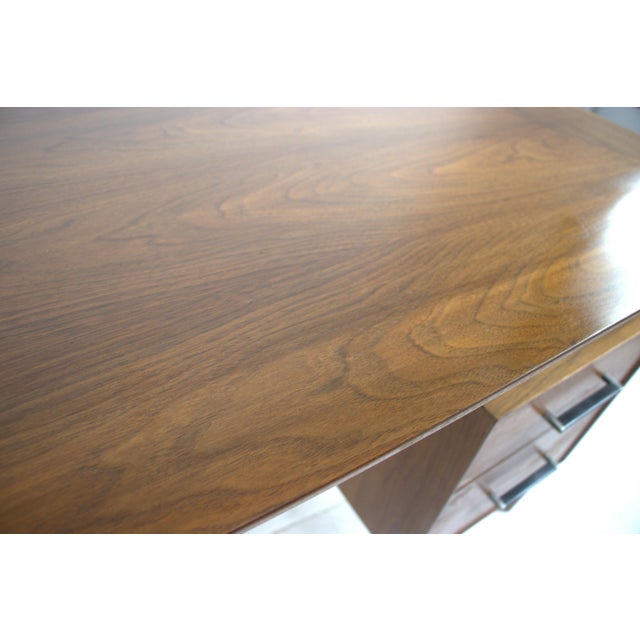 1960's Mid Century Modern Desk For Sale In New York - Image 6 of 11