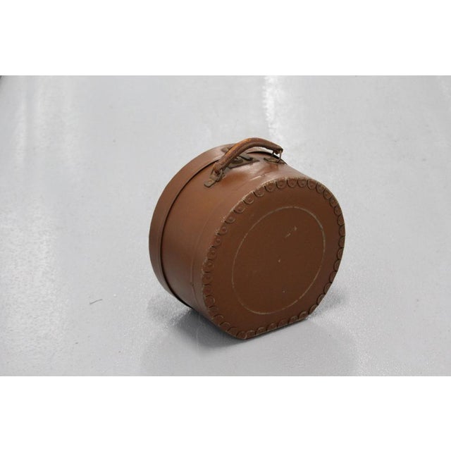 1920s Brown Round Hat Box with Handle, 1920s For Sale - Image 5 of 18