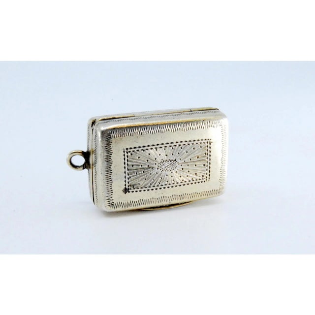 George IV Silver and Gold Vinaigrette Box with Lid Engraving For Sale - Image 9 of 11