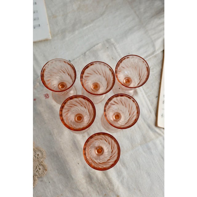 Very beautiful vintage Rosaline cups from the 1970s. Manufactured by Arcoroc in France. The pieces are in good condition....