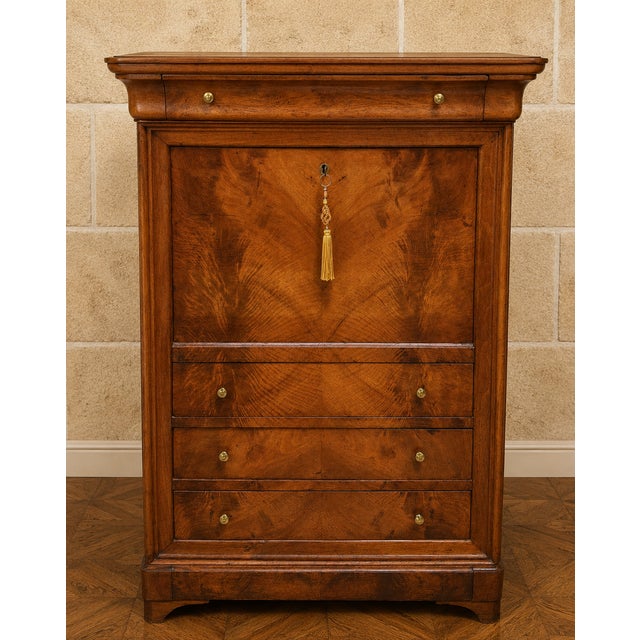 19th Century Louis Philippe Secretary Desk in Walnut, in Good conditions. Designed before 1890