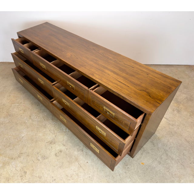 1970s Henredon Scene One Campaign Style 7-Drawer Long Dresser in Oak & Brass For Sale - Image 5 of 12