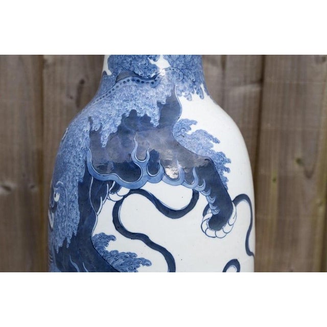 Large Antique 19th Century Qing Chinese Blue & White Foo Dog Porcelain Vase For Sale - Image 18 of 18