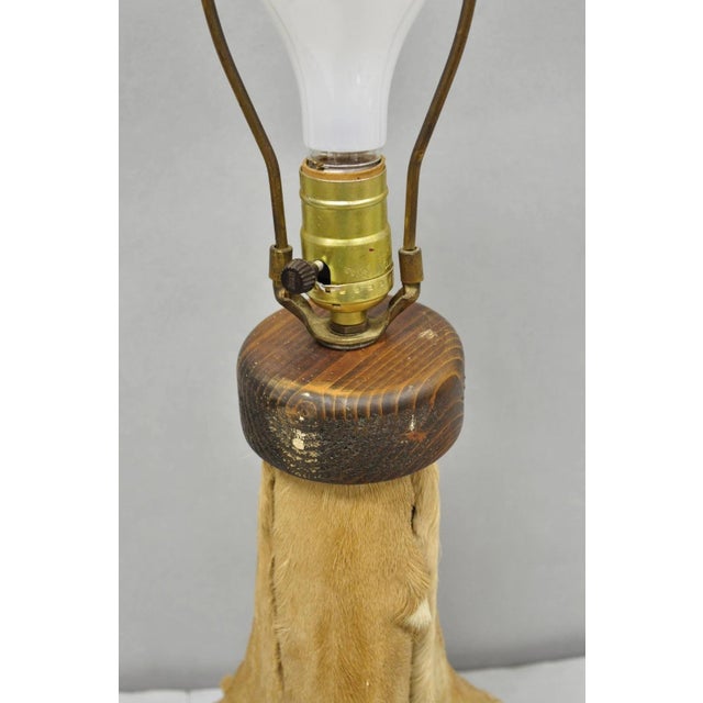 Vintage Rustic Taxidermy Tripod Deer Hoof Foot Cabin Decor Table Lamp W/ Shade For Sale - Image 11 of 17