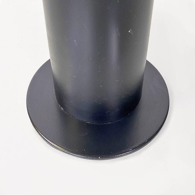 I talian Modern Tizio Table Lamp in Black Metal attributed to Richard Sapper for Artemide, 1979 For Sale - Image 13 of 17