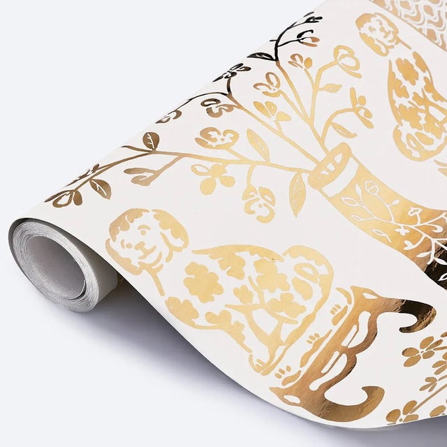 Schumacher Sample - Schumacher Hellene Mylar Wallpaper in Gold For Sale - Image 4 of 5