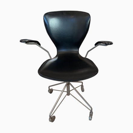 Model 3217 Swivel Desk Chair in Black by Jacobsen for Fritz Hansen, 1950s For Sale - Image 9 of 9