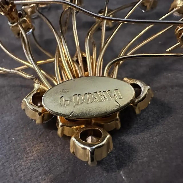 1970s Dazzling Costume Jewelry Floral Italian Brooch by 6 Donna For Sale - Image 4 of 11