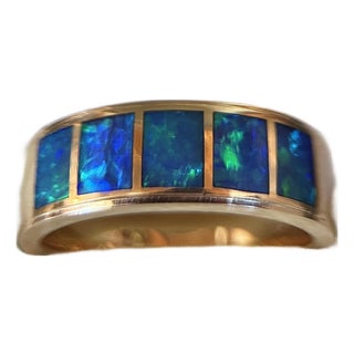 18k Gold Band Inset Australian Opals, Size 9 For Sale