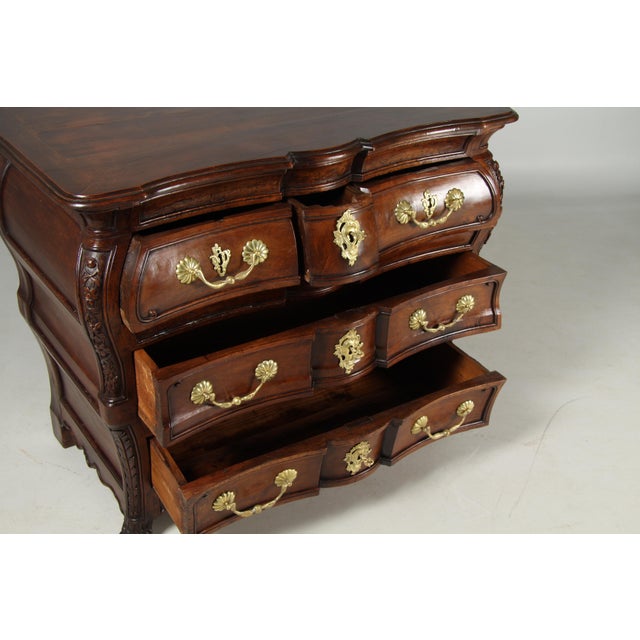 Wood Antique French Commode in Walnut, 1740 For Sale - Image 7 of 18