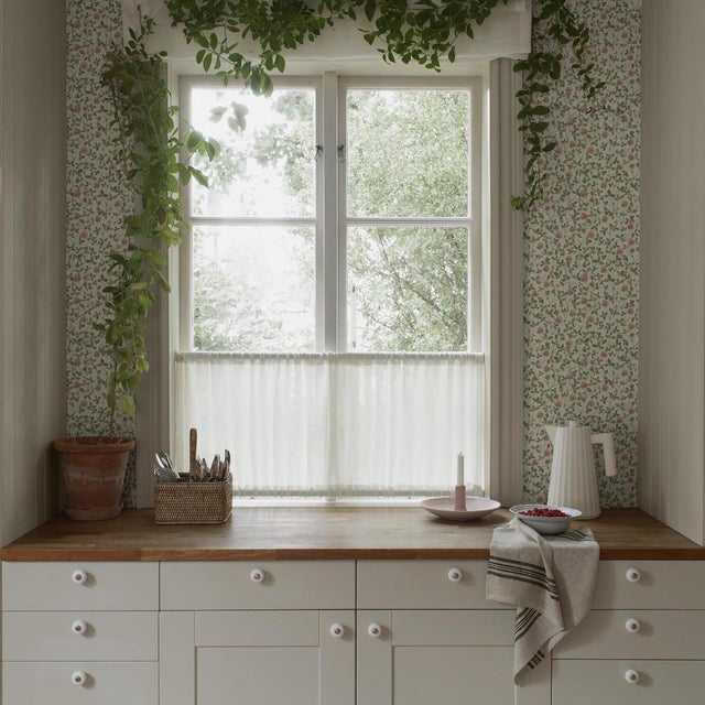Borastapeter Boråstapeter Klöver Wallcovering In Leaf For Sale - Image 4 of 5