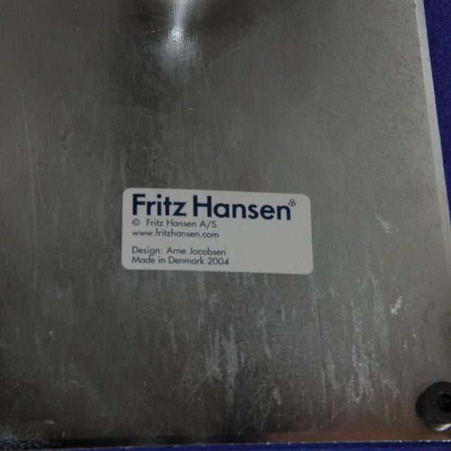 Oxford Office Chair in Blue Fabric by Arne Jacobsen For Sale - Image 9 of 10