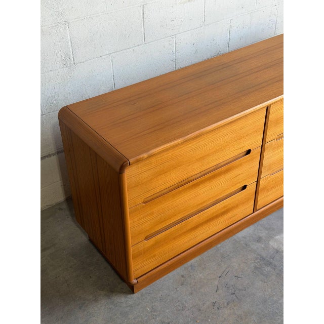 Wood Mid Century Modern Teak Low Dresser 9 Drawer Long Lowboy For Sale - Image 7 of 11